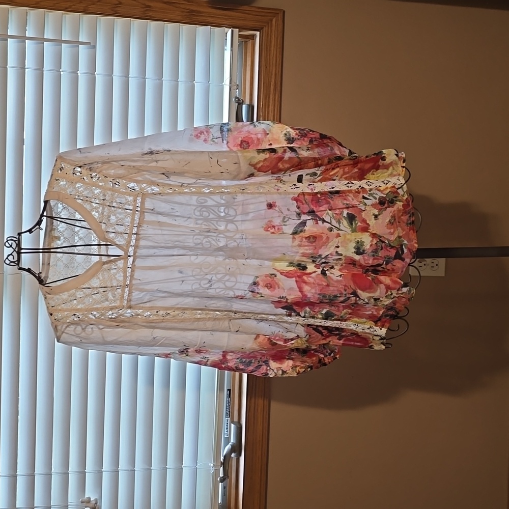 Beautiful airy top
